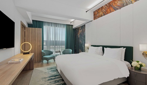 Deluxe Suite, Pool View