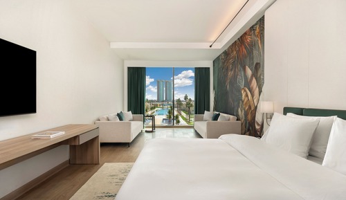 Executive Suite, Pool View