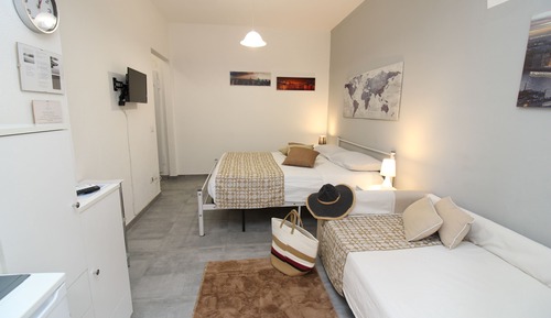 Basic Triple Room, Patio