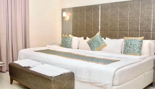 Signature Room, 1 King Bed, Balcony