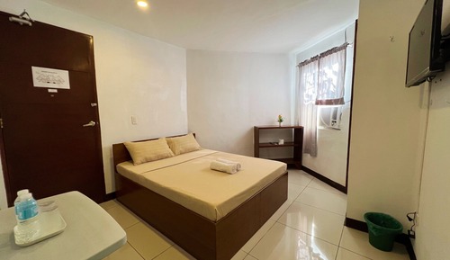 Standard Queen Room