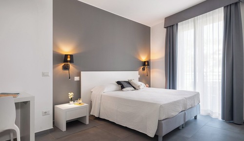 Panoramic Apartment, 2 Bedrooms, Jetted Tub, City View