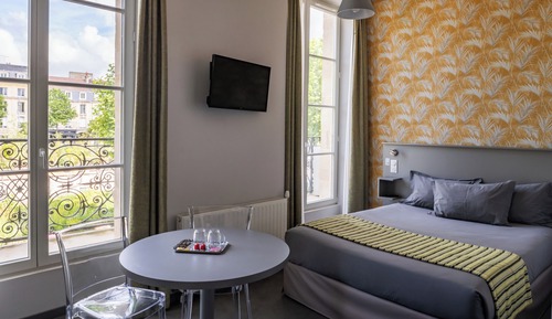 Premium Studio, City View