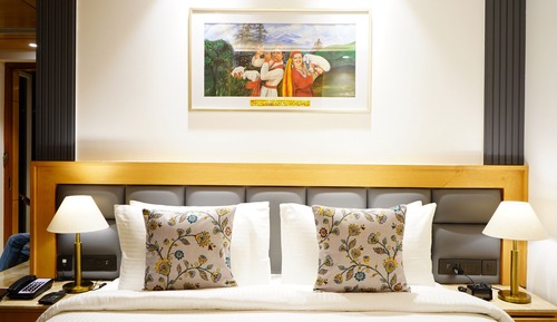Luxury Suite, Balcony, Valley View