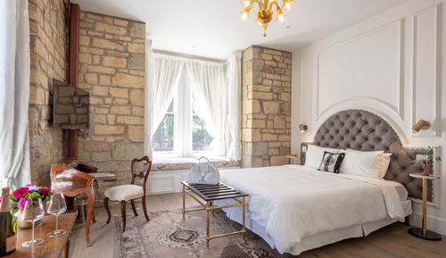 Deluxe Room, 1 King Bed, Mountain View
