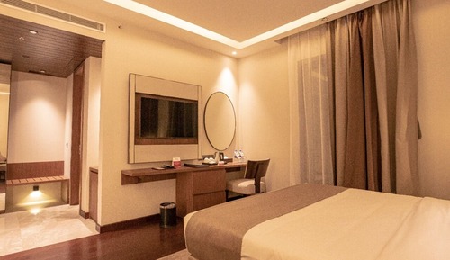 Superior Single Room, City View