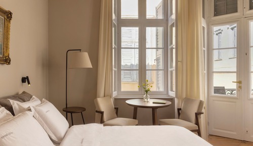 Deluxe Double Room, City View, Corner