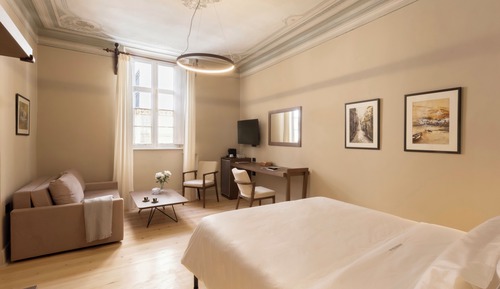 Classic Triple Room, City View