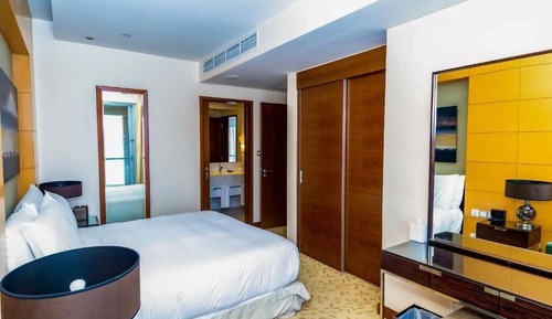 Tranquil One-Bedroom Apartment (Dubai Mall)