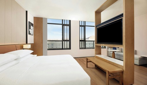 Premium Room, 1 King Bed (View)