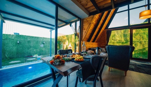 Deluxe Bungalow, Pool View