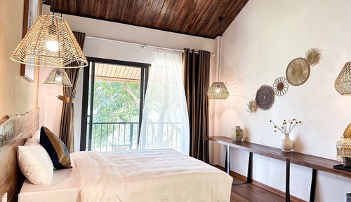 Deluxe Suite, Lake View