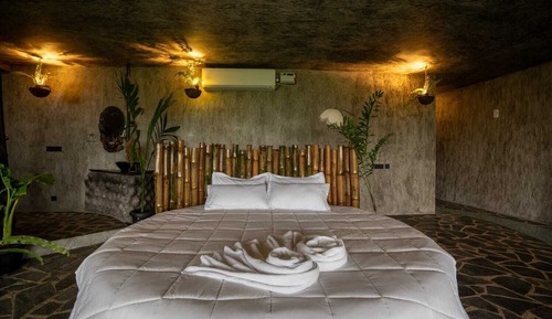 Romantic Room, Patio, Garden View