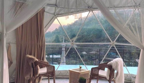 Junior Tent, Balcony