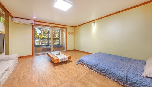Basic Room, 1 Bedroom (Room 202, Building A (Ocean View))