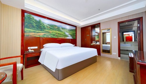 Business Suite, City View