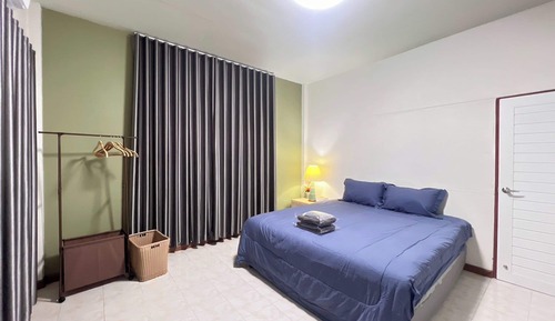 2 Bedrooms House