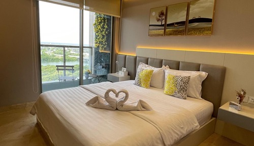 Superior Studio, 1 King Bed, Balcony, Sea View