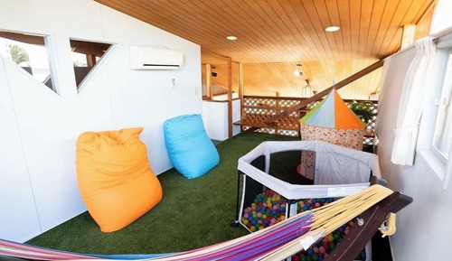 Large detached house with relaxation room, Smoking