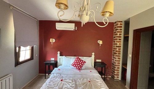Deluxe Double Room, Garden View