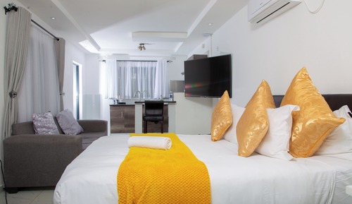 Deluxe Studio Suite, Garden View