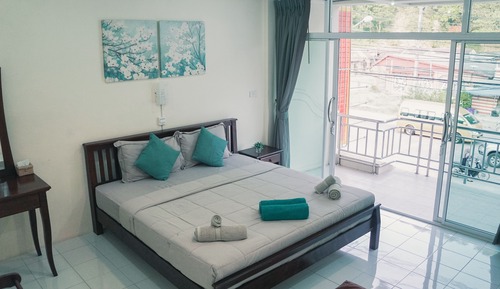 Deluxe Studio, 1 King Bed, Kitchenette, (main road, city view)