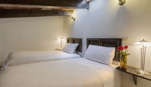 Suite, Bathtub (Caturra Master Suite)