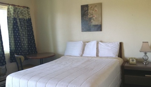 Basic Room, 1 Queen Bed