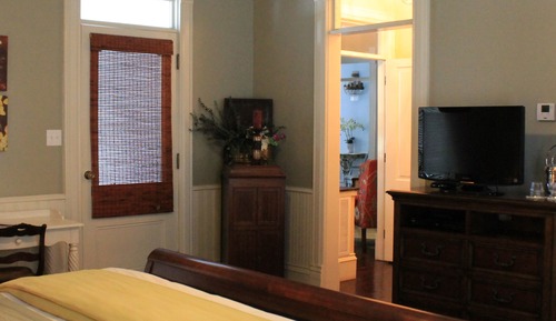 Suite, 1 King Bed, Private Bathroom, Garden View, Downstairs (Little Gem)