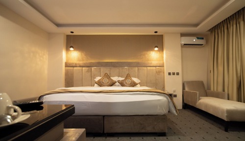 Luxury Suite