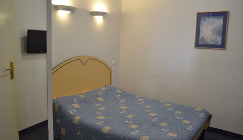 Economy Room (courtyard view)