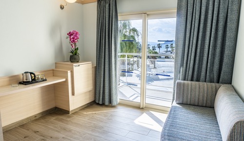 Superior Room, Pool View