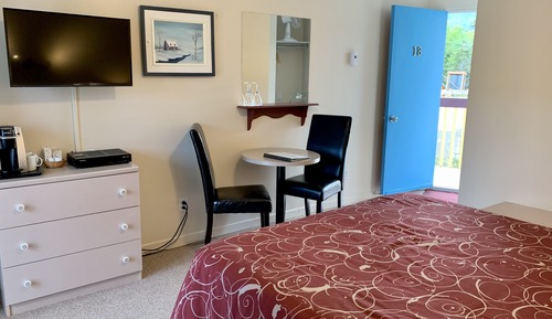 Standard Room, 1 Queen Bed