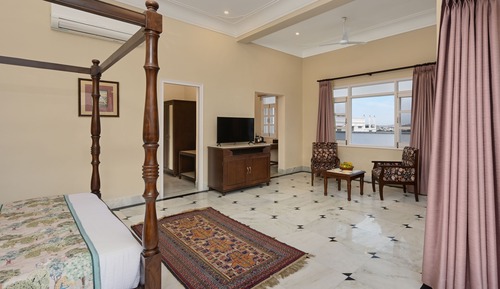 Luxury Suite, 1 King Bed, Terrace, Lake View