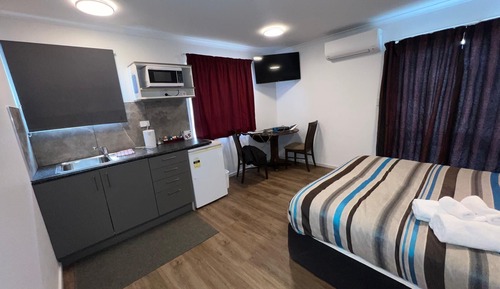 Deluxe Studio, 1 Queen Bed