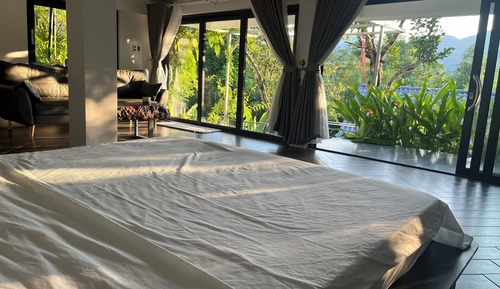 Luxury Studio, Courtyard View