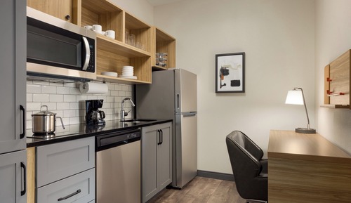 Room, 1 King Bed, Roll-in Shower (Communications, Mobility Accessible)