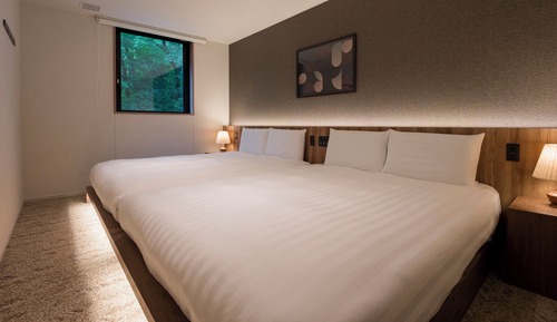[C] 2 Queen Beds + 1 King Bed / Max. 6 people, No pets allowed, Non Smoking