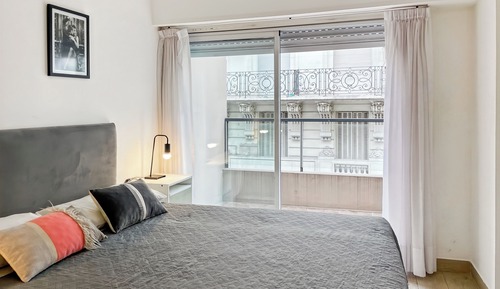 Studio, Balcony