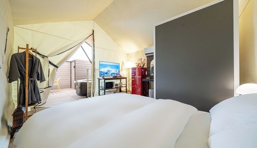 Private Glamping, City View