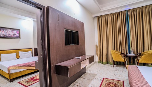 Comfort Suite, Balcony, City View