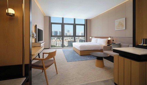 Executive Room, 1 King Bed, City View
