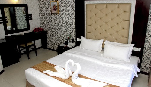 Honeymoon Suite