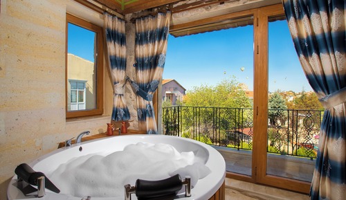 Royal Room, Balcony, Mountain View