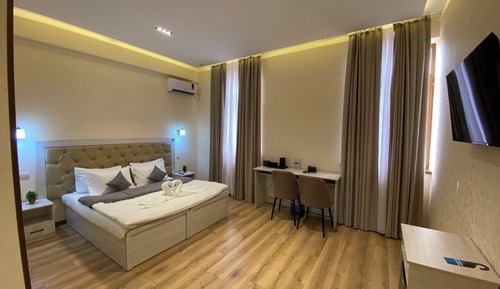 Luxury Suite, City View