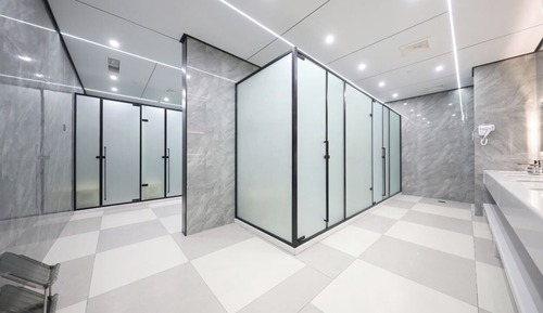 Family Room (Shared bathroom)(No window)