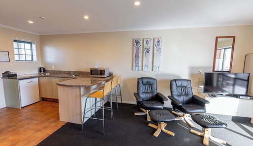 Deluxe Queen Studio