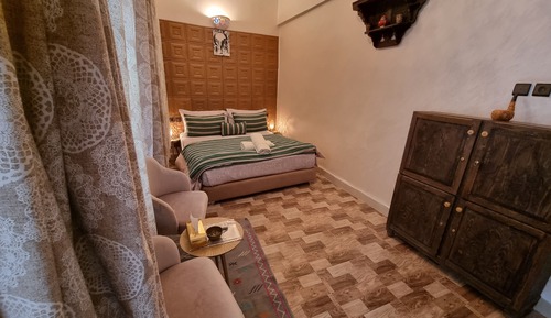 Suite, Courtyard View
