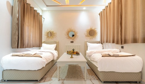 Suite, Balcony, Park View