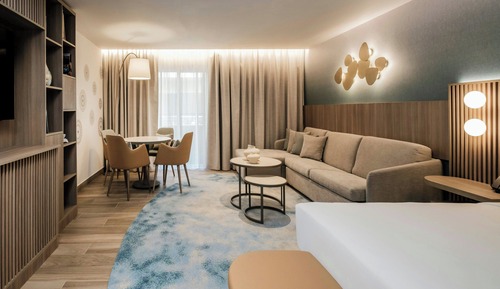 Junior Suite, 1 King Bed with Sofa bed, Non Smoking, Balcony